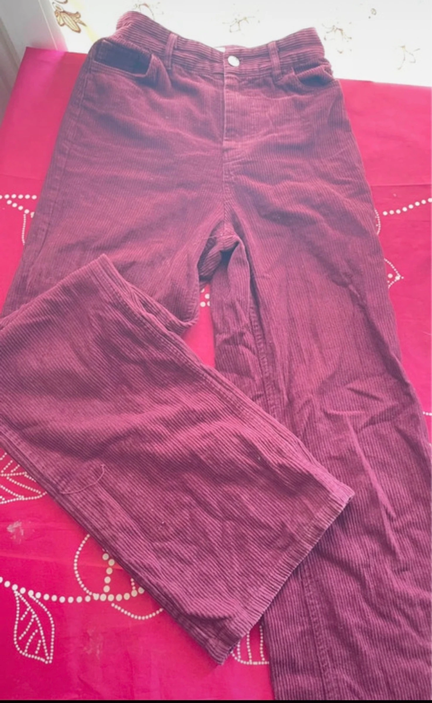 Pantalon bordeaux effet velours Jennyfer taille 32